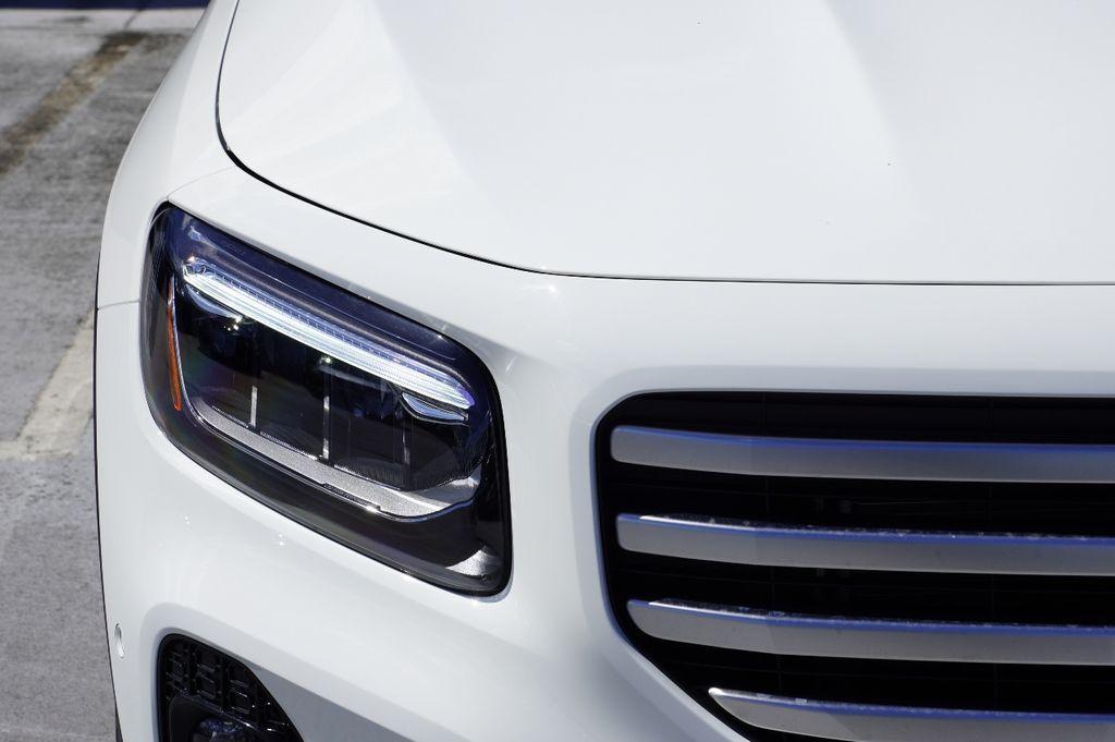 new 2025 Mercedes-Benz GLB 250 car, priced at $45,117