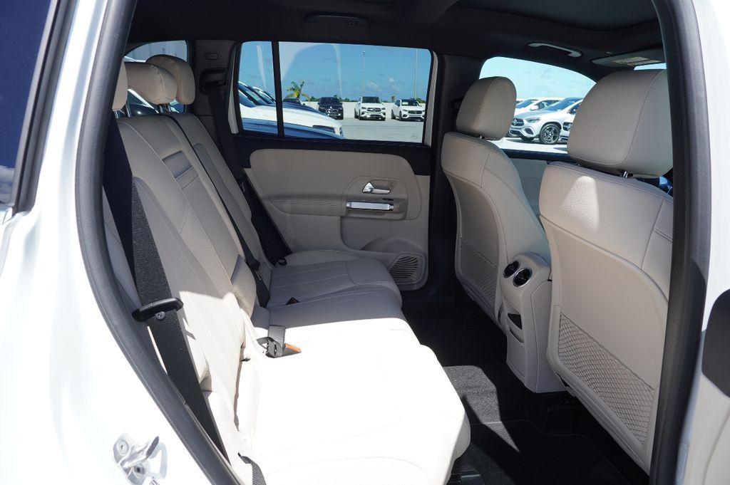new 2025 Mercedes-Benz GLB 250 car, priced at $45,117