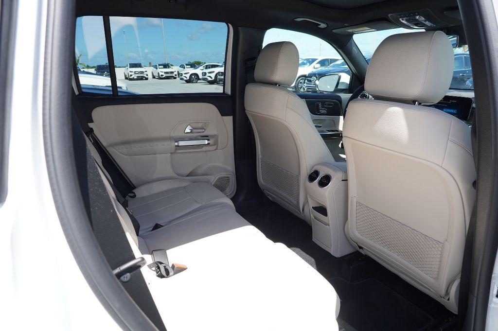 new 2025 Mercedes-Benz GLB 250 car, priced at $45,117