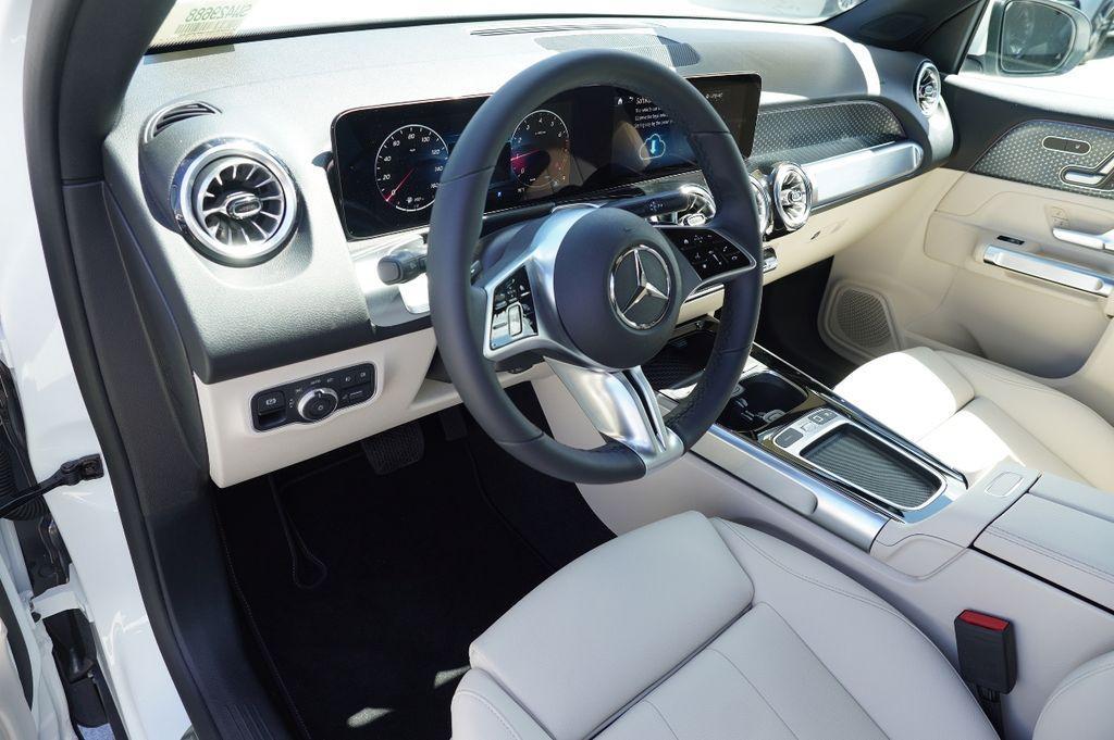 new 2025 Mercedes-Benz GLB 250 car, priced at $45,117