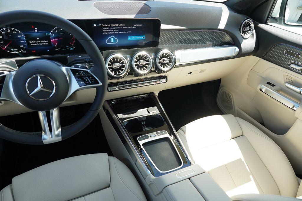 new 2025 Mercedes-Benz GLB 250 car, priced at $45,117