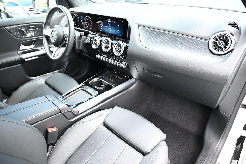 used 2025 Mercedes-Benz GLA 250 car, priced at $43,560