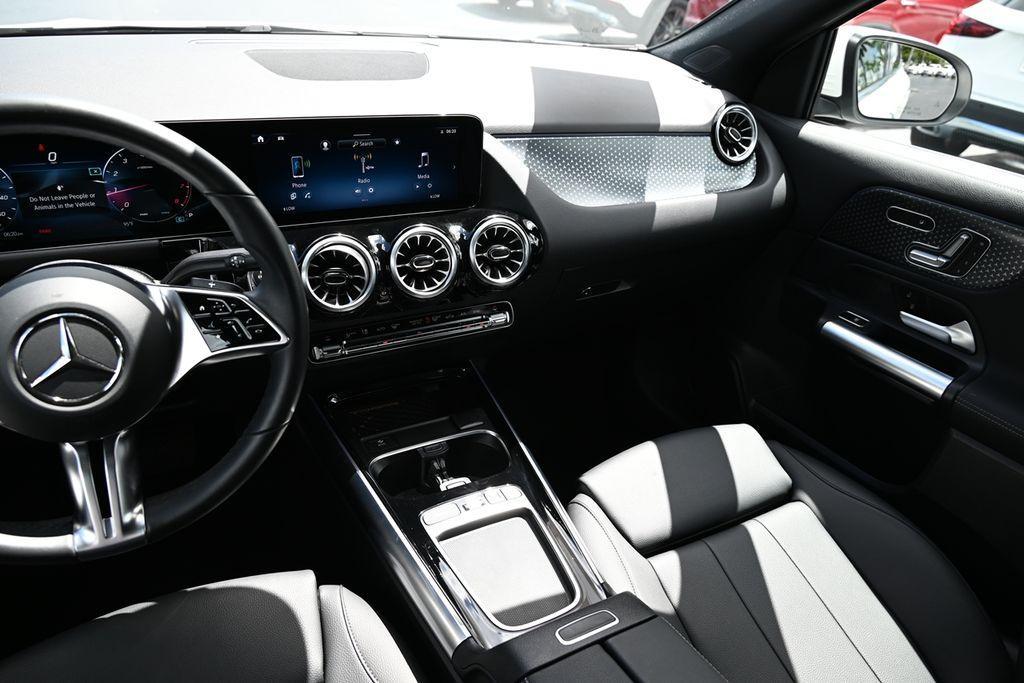 used 2025 Mercedes-Benz GLA 250 car, priced at $43,560