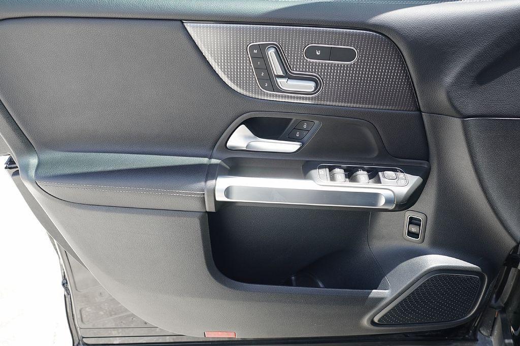 used 2021 Mercedes-Benz GLB 250 car, priced at $26,990