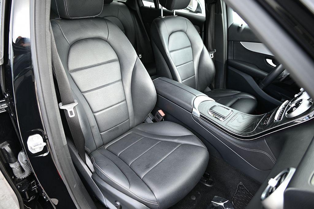 used 2020 Mercedes-Benz GLC 300 car, priced at $22,183