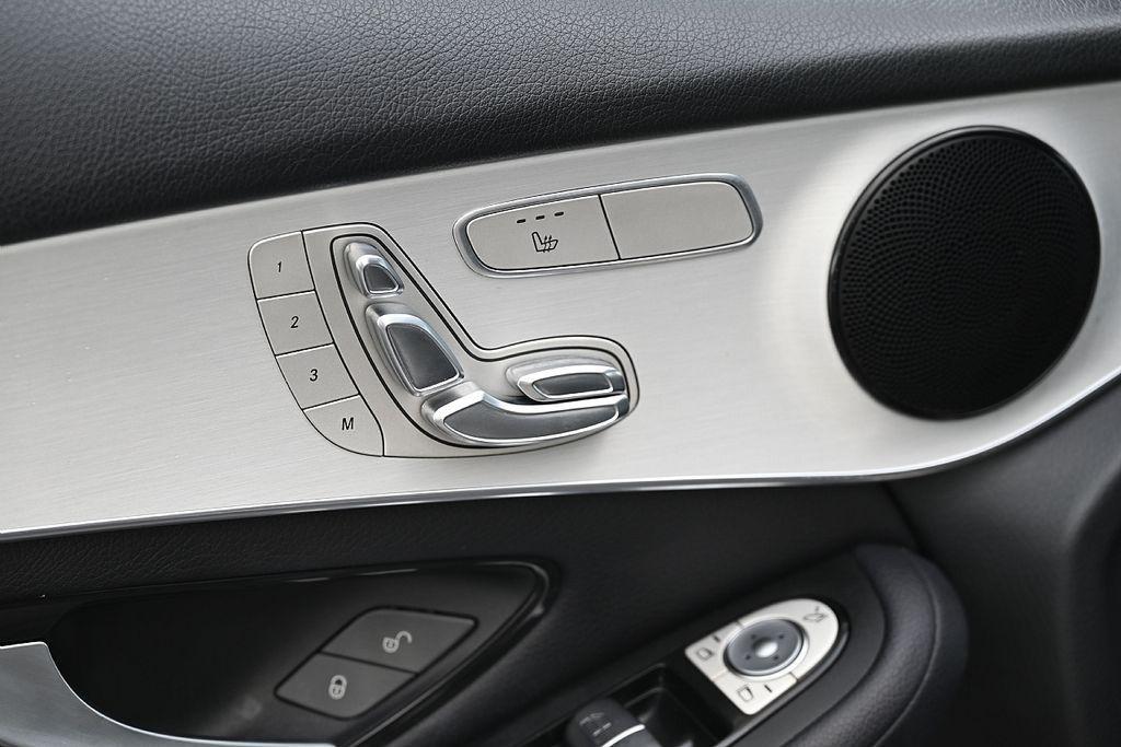 used 2020 Mercedes-Benz GLC 300 car, priced at $22,183