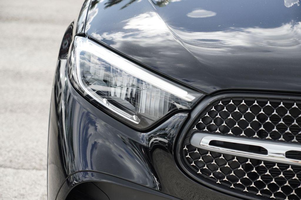 new 2025 Mercedes-Benz GLC 300 car, priced at $53,552