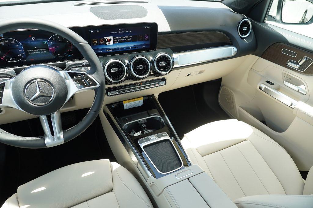 new 2025 Mercedes-Benz GLB 250 car, priced at $45,528