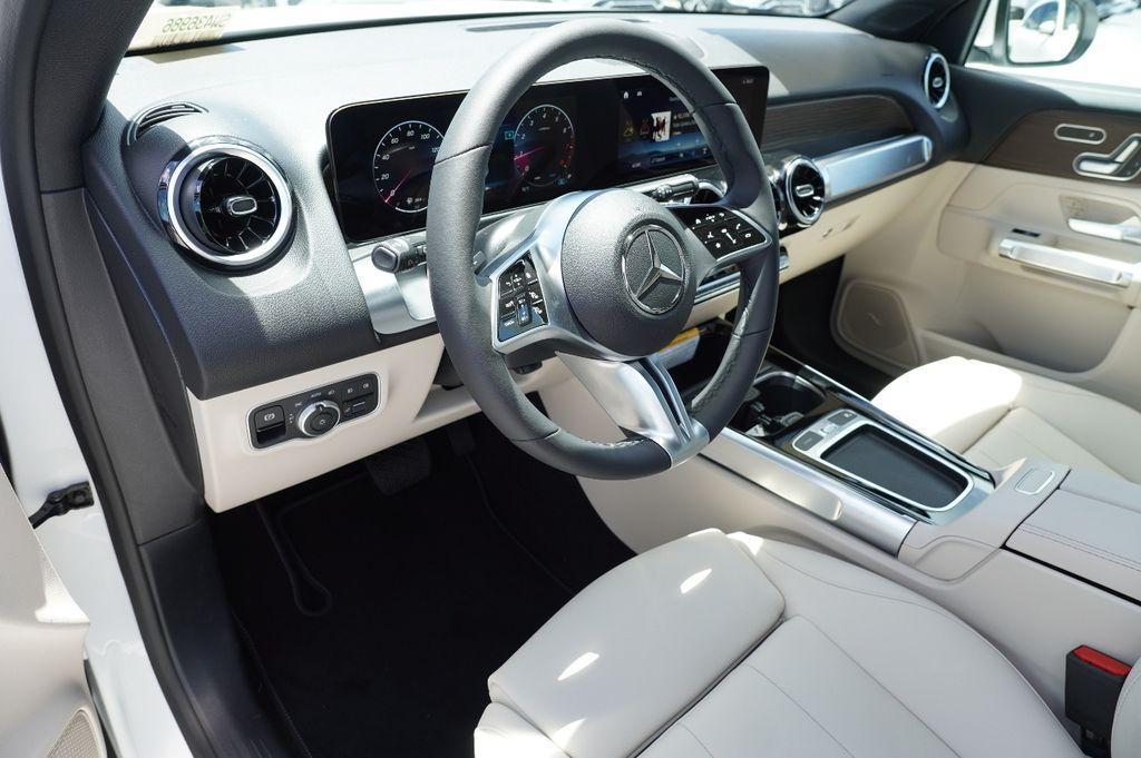 new 2025 Mercedes-Benz GLB 250 car, priced at $45,528