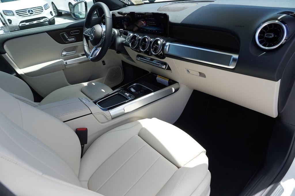 new 2025 Mercedes-Benz GLB 250 car, priced at $45,528