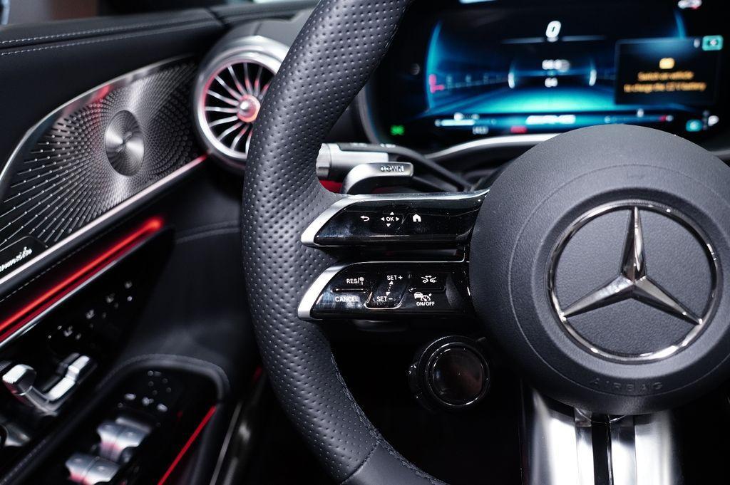 new 2025 Mercedes-Benz AMG SL 63 car, priced at $204,505