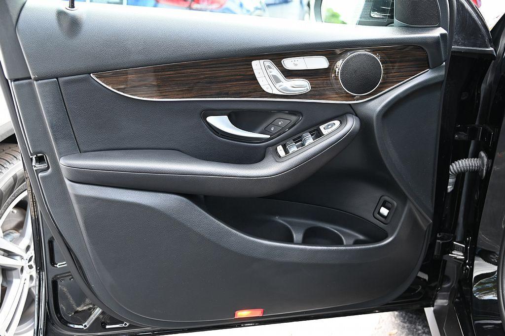 used 2021 Mercedes-Benz GLC 300 car, priced at $23,403