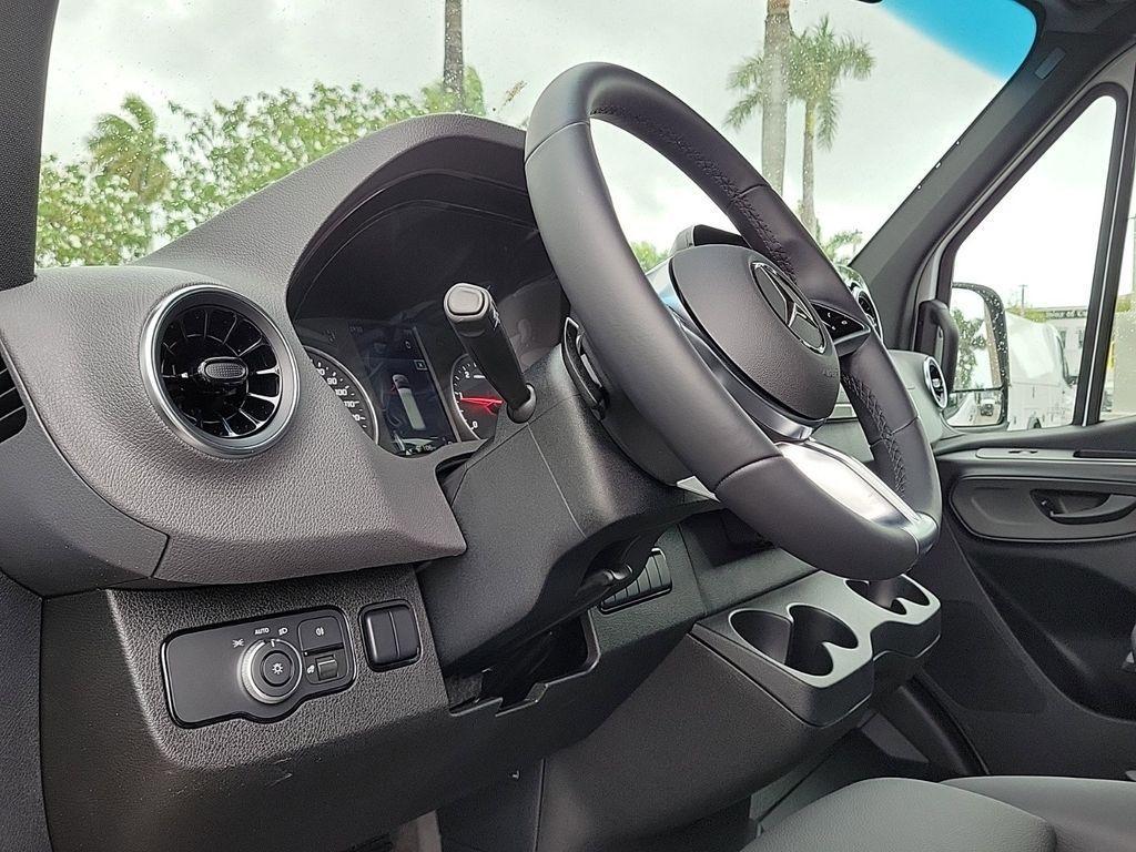 new 2025 Mercedes-Benz Sprinter 2500 car, priced at $77,086