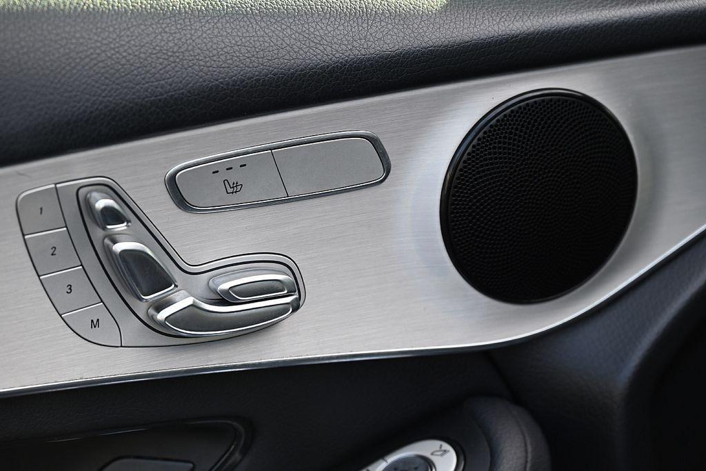 used 2019 Mercedes-Benz GLC 300 car, priced at $16,252