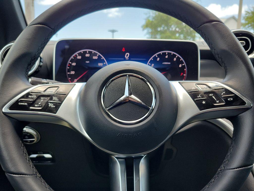used 2025 Mercedes-Benz GLC 300 car