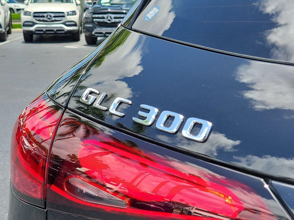 used 2025 Mercedes-Benz GLC 300 car