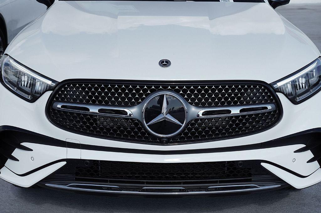 new 2026 Mercedes-Benz GLC 300 car, priced at $61,985