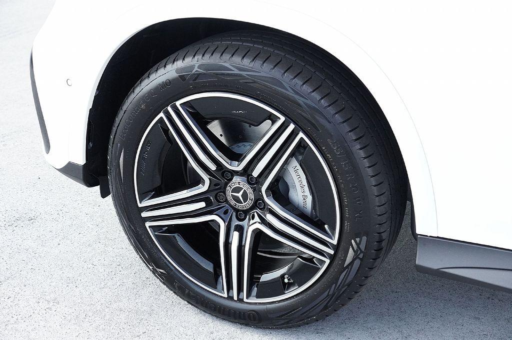 new 2026 Mercedes-Benz GLC 300 car, priced at $61,985