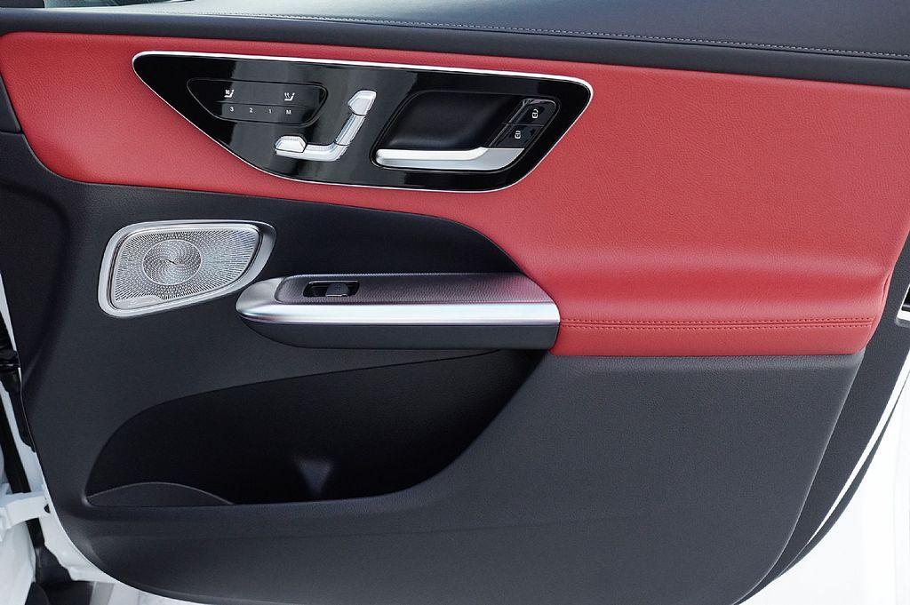 new 2026 Mercedes-Benz GLC 300 car, priced at $61,985