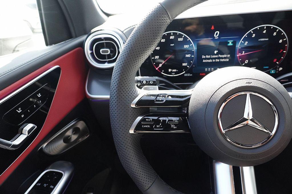 new 2026 Mercedes-Benz GLC 300 car, priced at $61,985