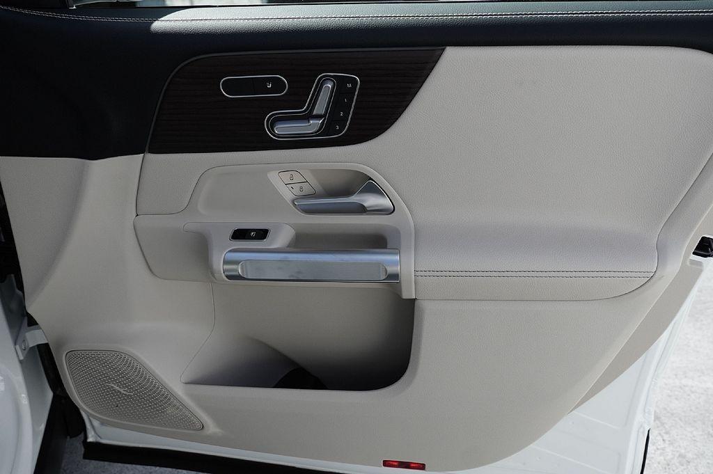 new 2026 Mercedes-Benz GLB 250 car, priced at $50,255