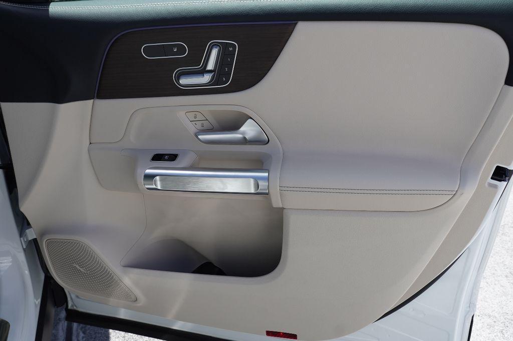 new 2025 Mercedes-Benz GLB 250 car, priced at $45,490