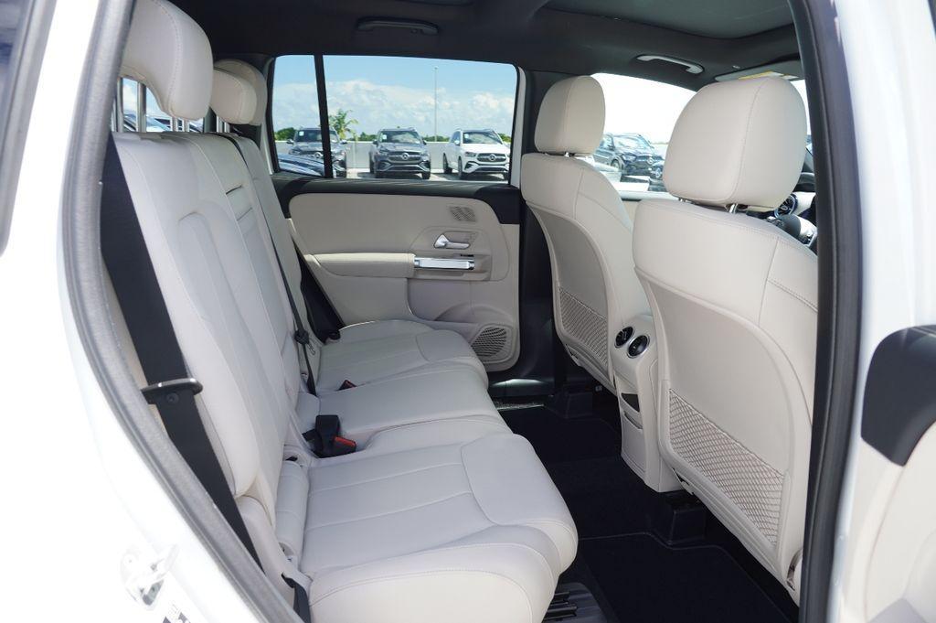 new 2025 Mercedes-Benz GLB 250 car, priced at $45,490
