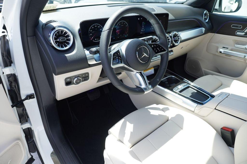 new 2025 Mercedes-Benz GLB 250 car, priced at $45,490