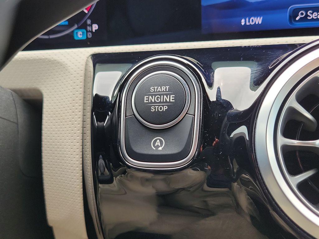 used 2025 Mercedes-Benz CLA 250 car