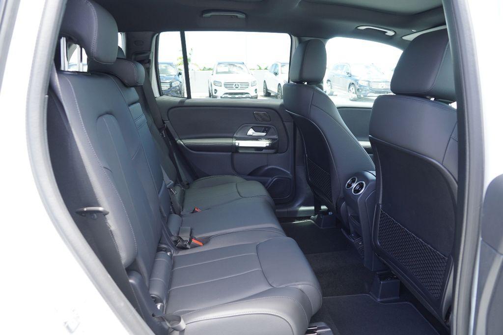 new 2025 Mercedes-Benz GLB 250 car, priced at $43,388