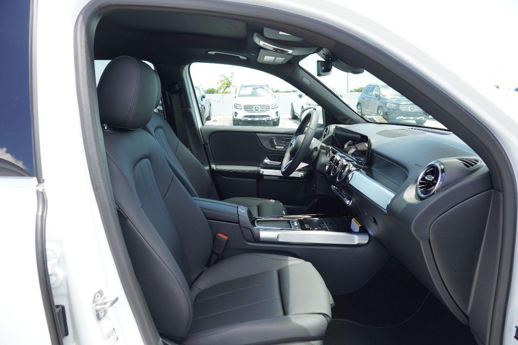 new 2025 Mercedes-Benz GLB 250 car, priced at $43,388