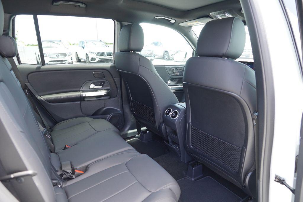 new 2025 Mercedes-Benz GLB 250 car, priced at $43,388