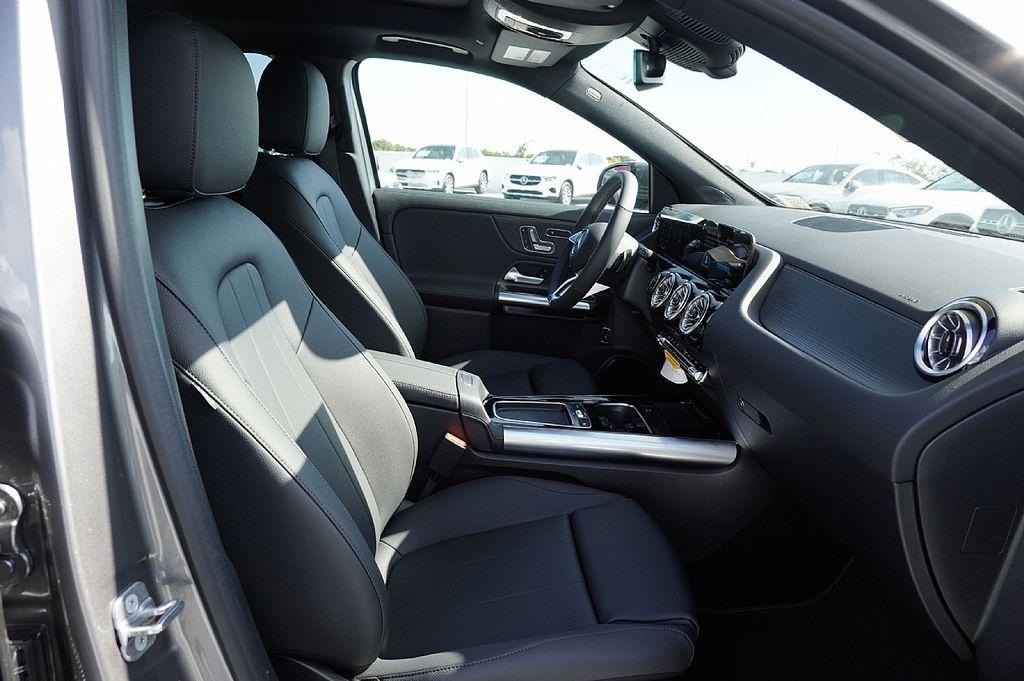 new 2026 Mercedes-Benz GLA 250 car, priced at $48,095