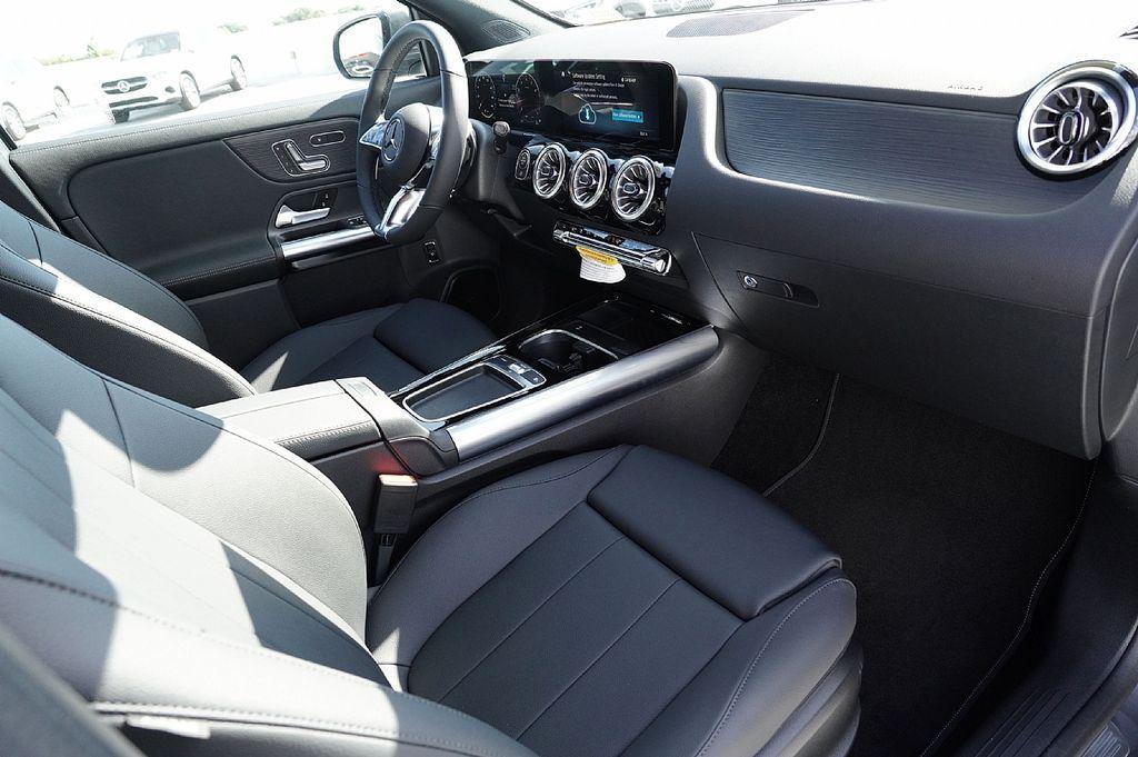 new 2026 Mercedes-Benz GLA 250 car, priced at $48,095