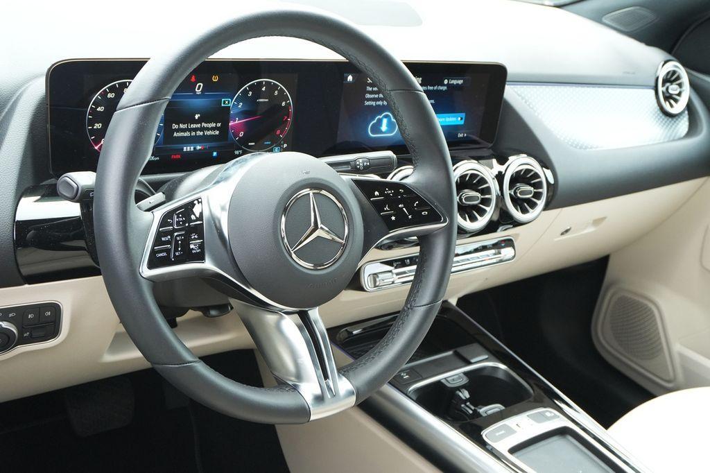 used 2025 Mercedes-Benz GLA 250 car, priced at $43,858