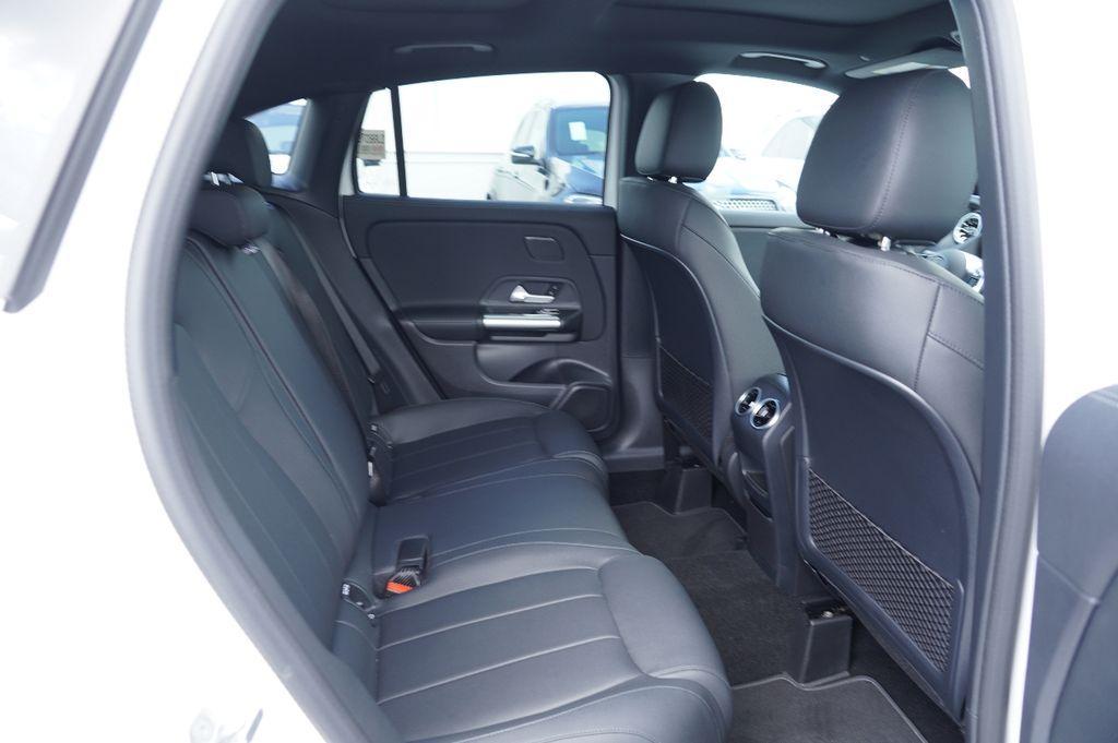 new 2025 Mercedes-Benz GLA 250 car, priced at $45,580