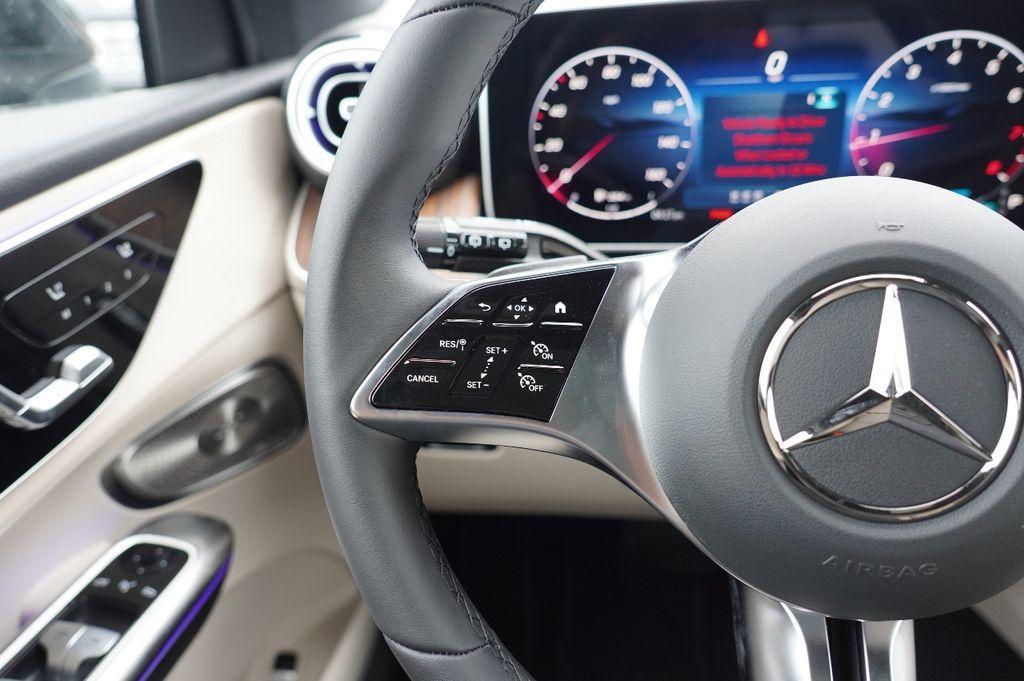 new 2025 Mercedes-Benz GLC 300 car, priced at $55,244