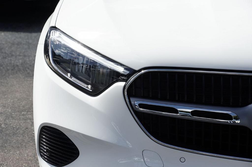 new 2026 Mercedes-Benz GLC 300 car, priced at $47,137