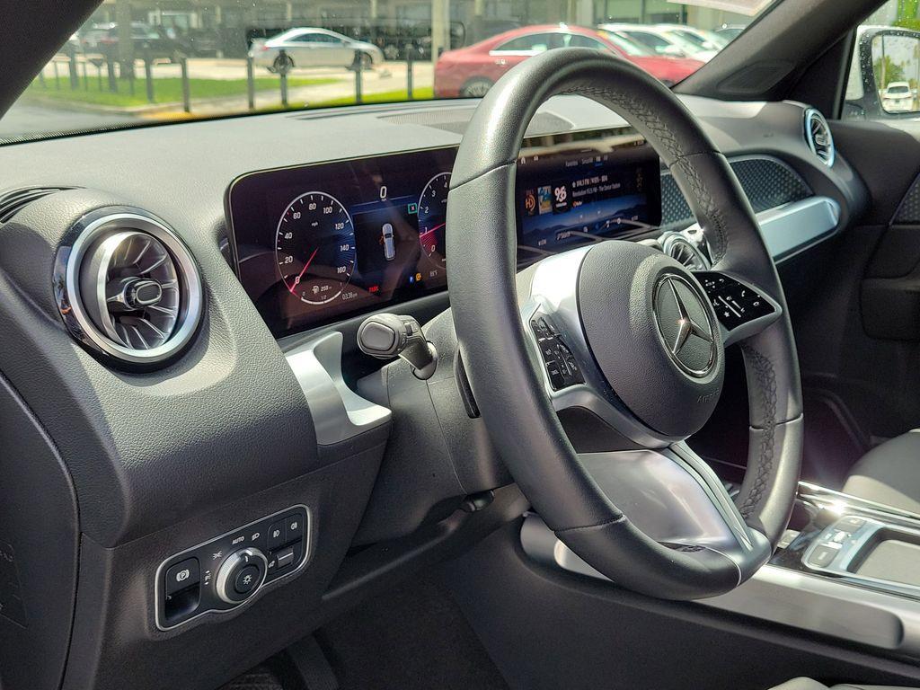 used 2025 Mercedes-Benz GLB 250 car