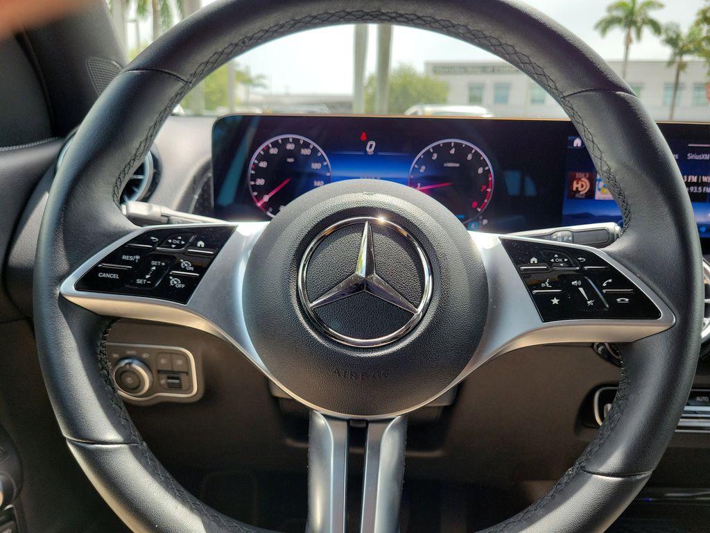 used 2025 Mercedes-Benz GLB 250 car