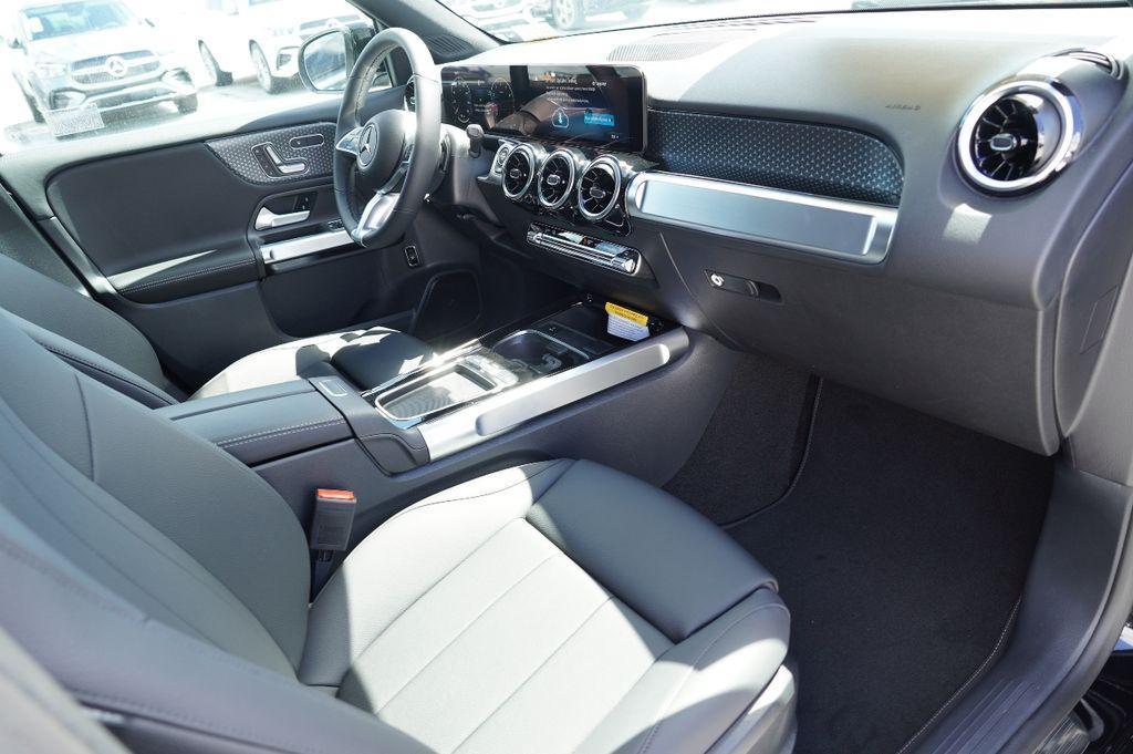 new 2025 Mercedes-Benz GLB 250 car, priced at $45,221