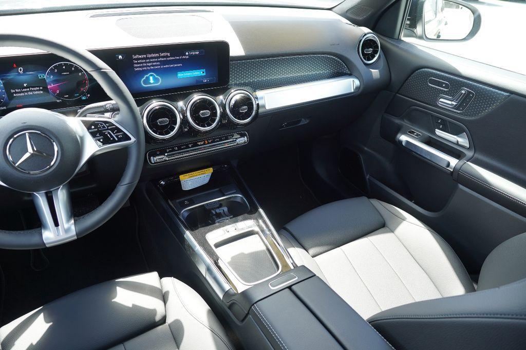 new 2025 Mercedes-Benz GLB 250 car, priced at $45,221
