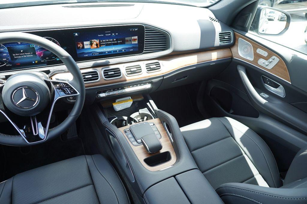 new 2025 Mercedes-Benz GLE 450 car, priced at $78,045
