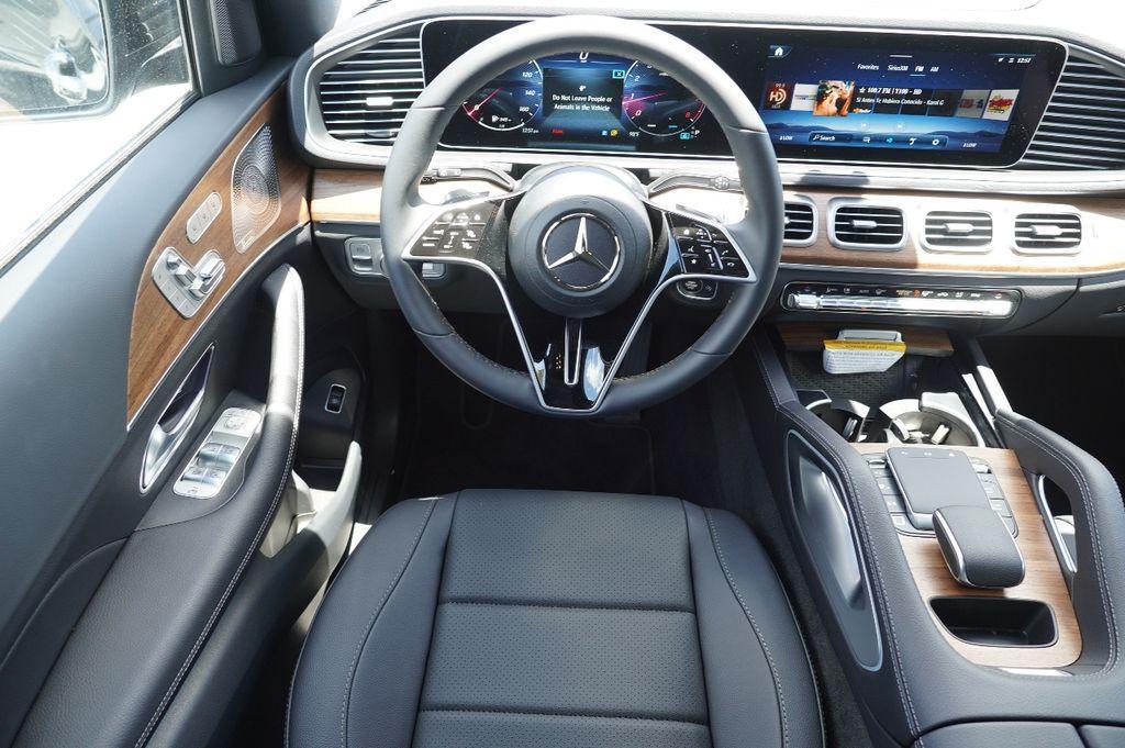 new 2025 Mercedes-Benz GLE 450 car, priced at $78,045