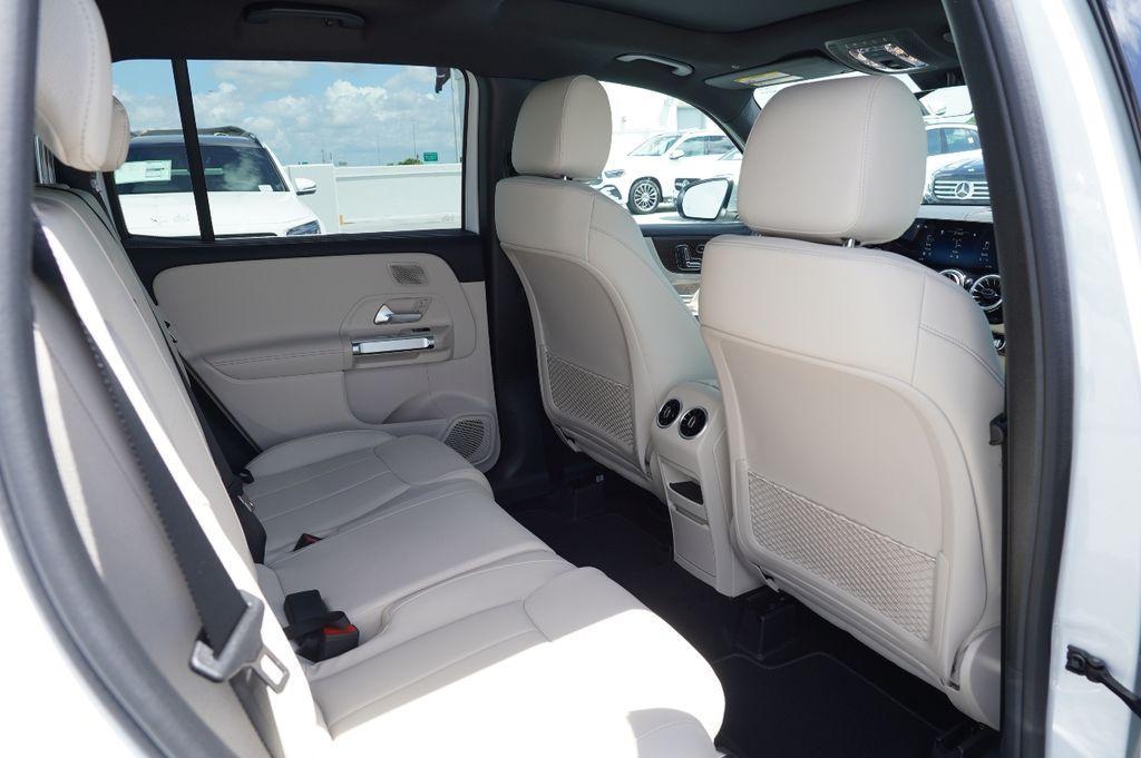 new 2025 Mercedes-Benz GLB 250 car, priced at $47,957