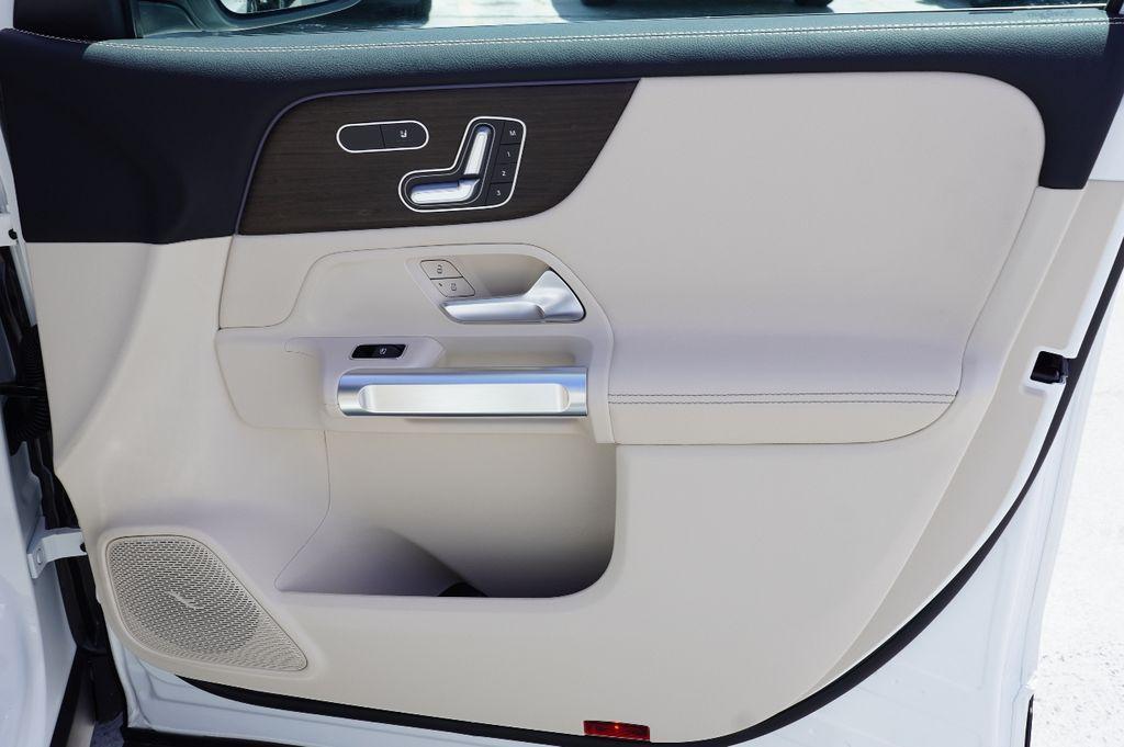 new 2025 Mercedes-Benz GLB 250 car, priced at $47,957