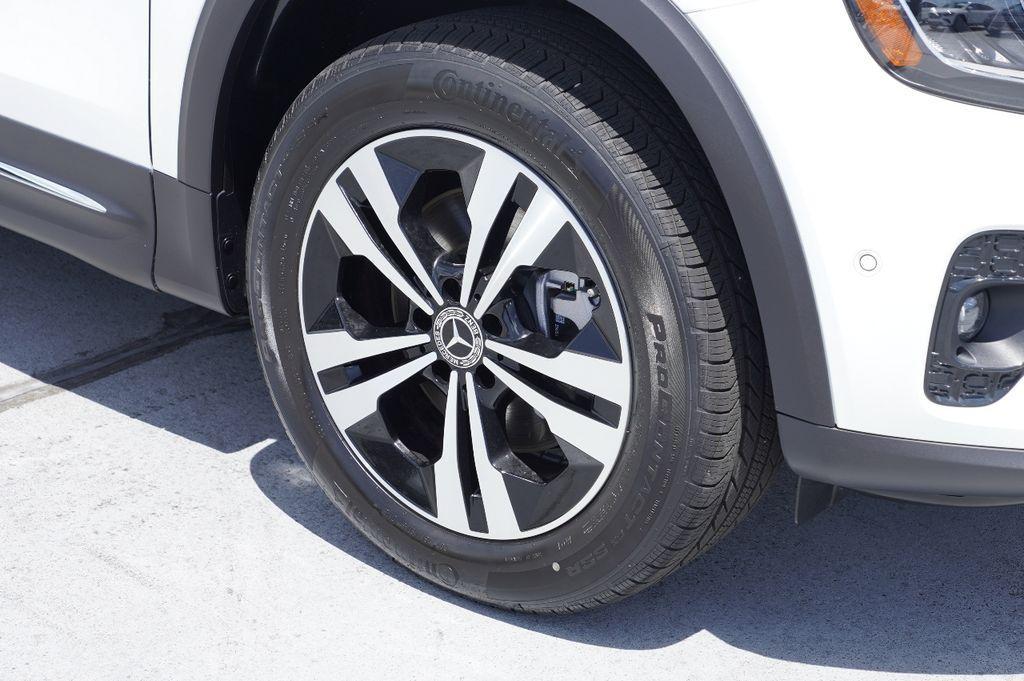 new 2025 Mercedes-Benz GLB 250 car, priced at $47,957