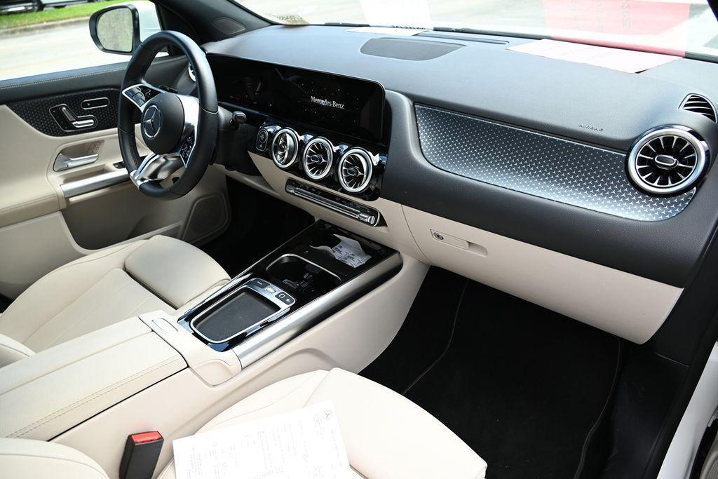 used 2025 Mercedes-Benz GLA 250 car, priced at $45,913