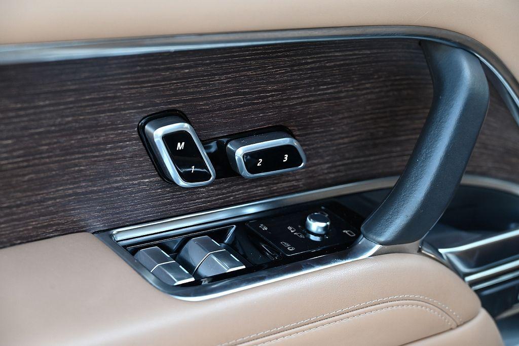 used 2023 Land Rover Range Rover car, priced at $98,784