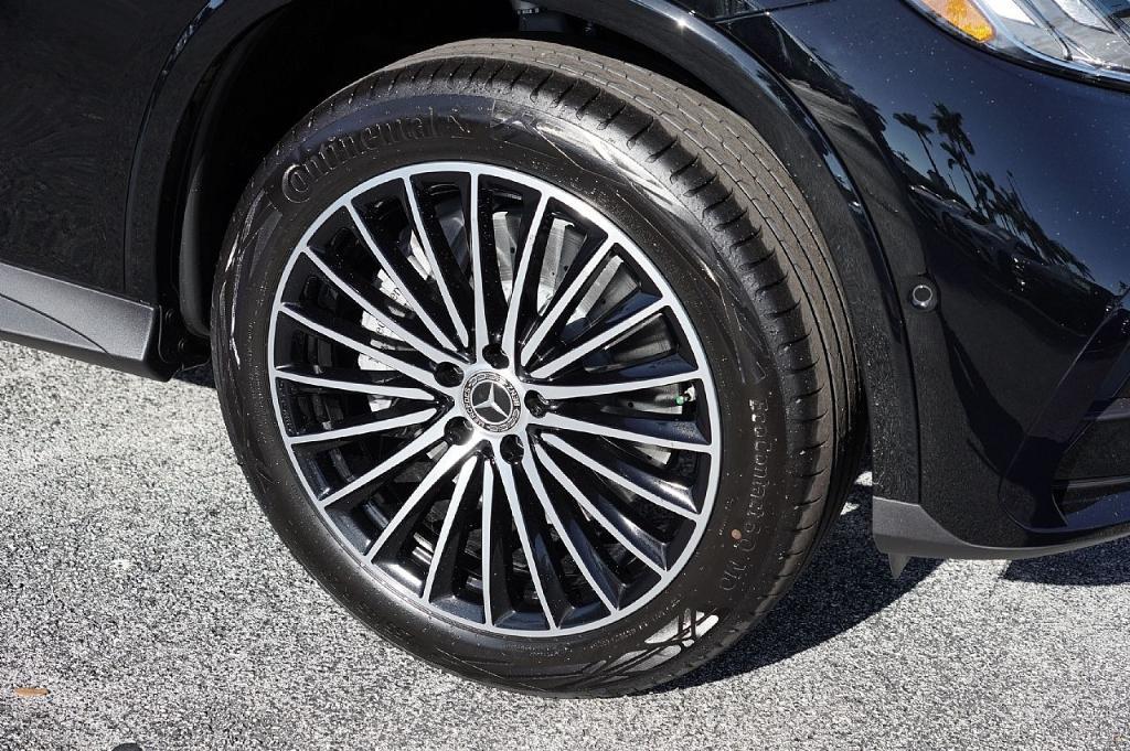 new 2026 Mercedes-Benz GLC 300 car, priced at $60,685